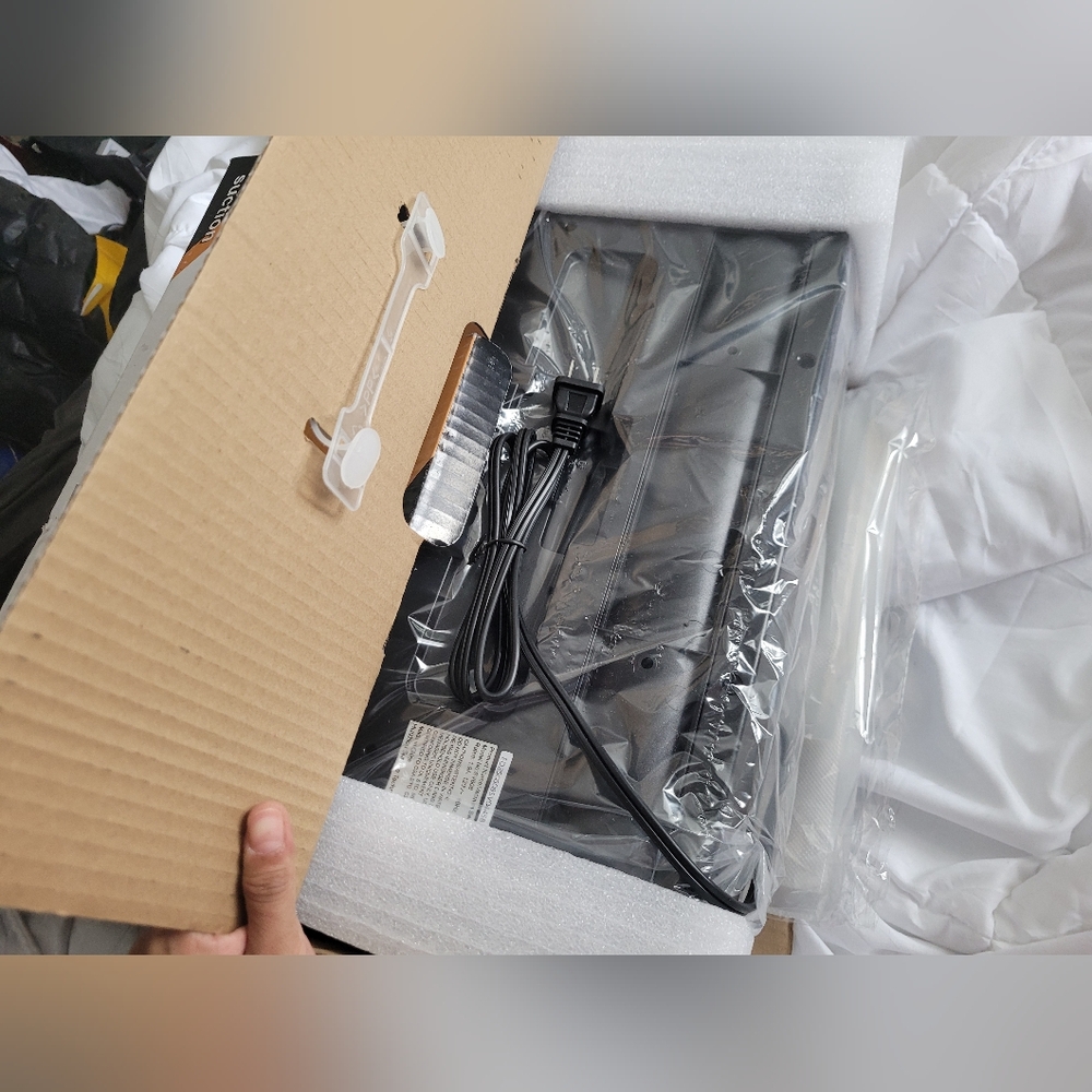 Black and Gold Vacuum Sealer Machine - Picture 6 of 10